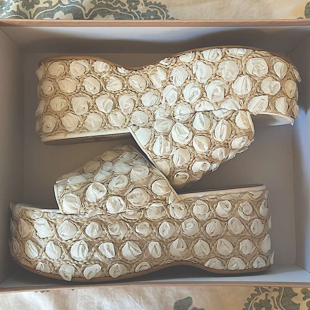 RAS bouquet blanco wedge. size 7.5 in US sizes, or 38 European.